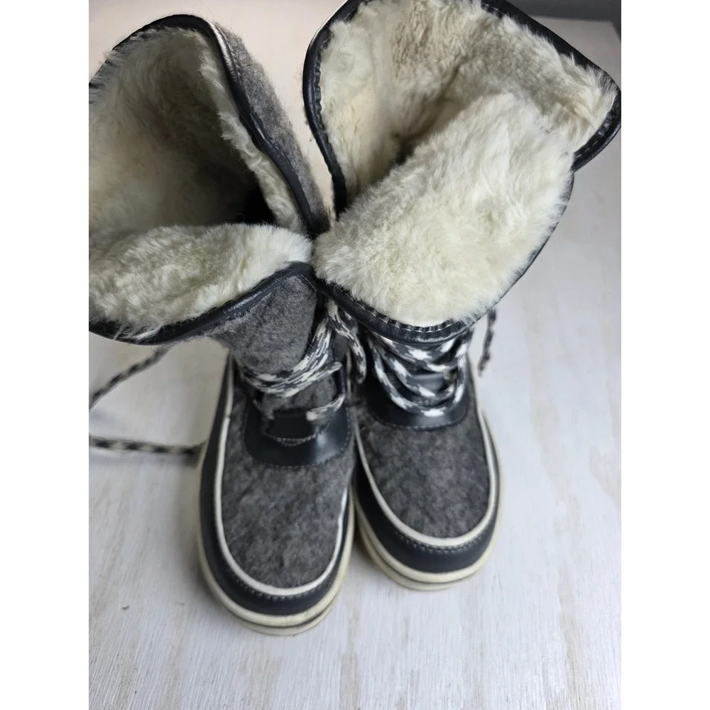 Time and Tru Womens Grey Felt Faux Fur Lined Snow Boots Size 6 Classic Academia